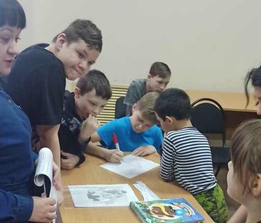 Для воспитанников центра «Феникс» библиотека №1 подготовила и провела литературно-познавательную программу «В гостях у сказки».